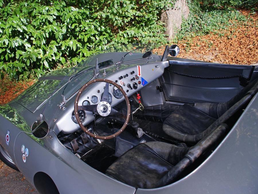  Arnolt-Bristol Deluxe Roadster 1956 года  (фото 3 из 16)